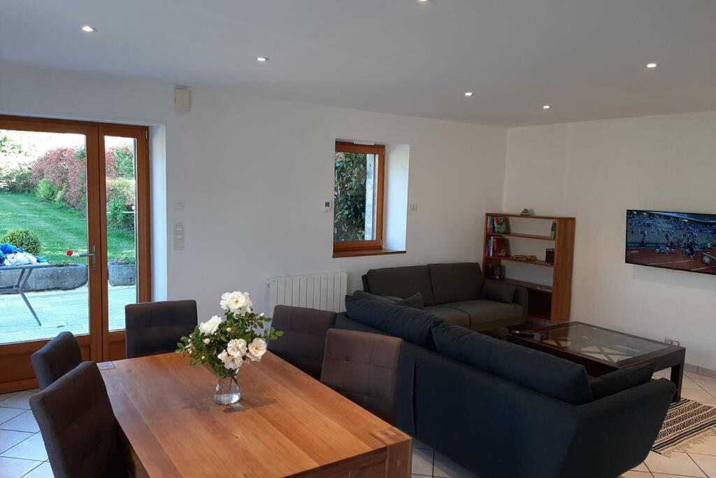 La Maison Bleue Saint-Sauveur-des-Landes Dış mekan fotoğraf